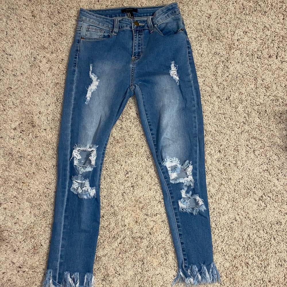 Forever 21 jeans! Never worn. Size medium.